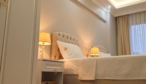 Three-Bedroom Apartment with Balcony