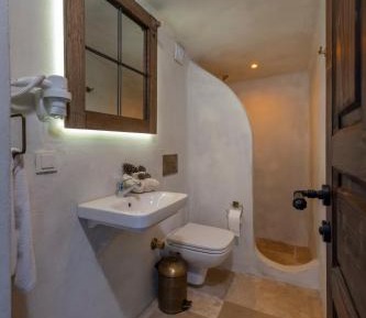 Deluxe Double Room with Bath