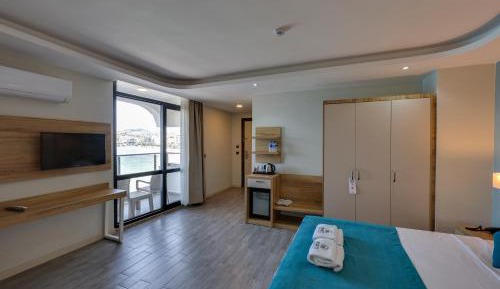 Deluxe Queen Room