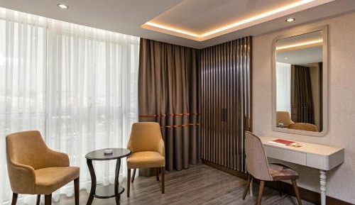 Deluxe Family Room