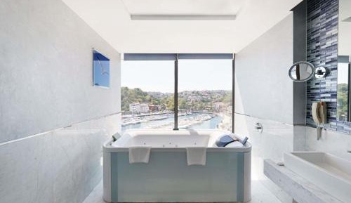 Panoramic Family King Suite with Bosphorus View