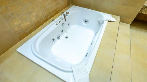 King Suite with Spa Bath
