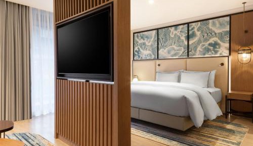 Junior Suite, 1 King, Courtyard view, Terrace