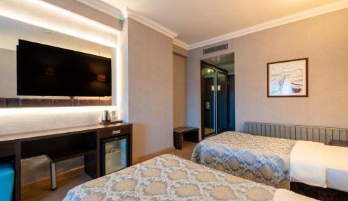Deluxe Triple Room with Sea View