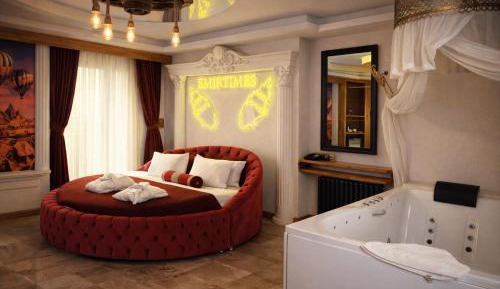 Deluxe Suite with Spa Bath