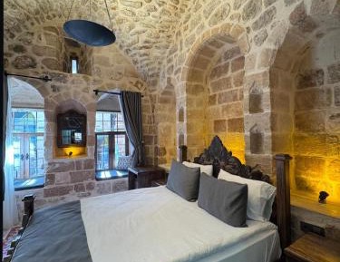 Deluxe Room (2 Adults + 1 Child)