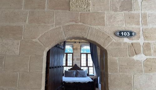 Deluxe Double Room (2 Adults + 1 Child)