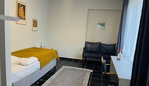 Single Room with Shared Bathroom