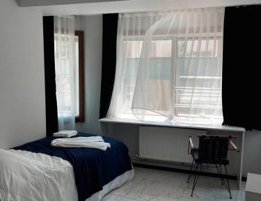 Single Room with Shared Bathroom