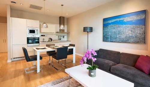 Deluxe Two-Bedroom Apartment
