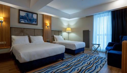Superior Room with 1 Queen + 1 Single