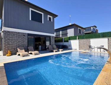Villa with Private Pool