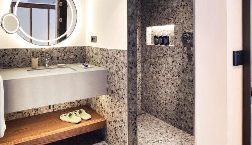 All Access King Room with Pool View
