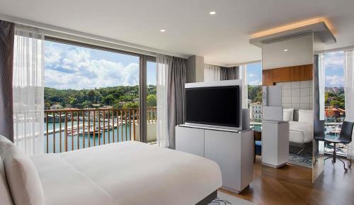 Suite with Panoramic Bosphorus View and Spa Bath