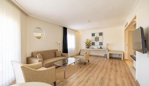 King Suite with Sea View