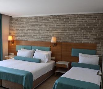 Deluxe Triple Room with Partial Sea View