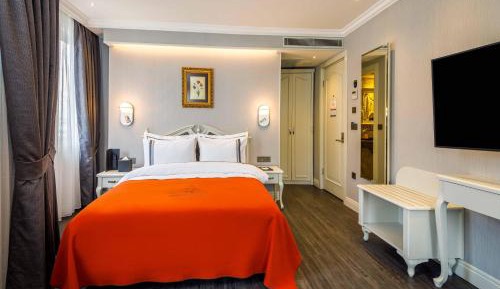 Standard Corner Room