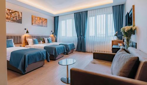 Deluxe Triple Room with Sea View