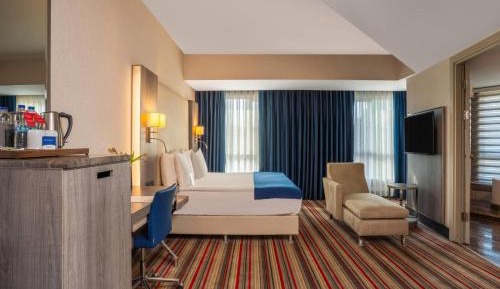 Suite with 1 King and 1 Sofa Bed - Smoking