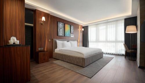Deluxe Double Room with City View