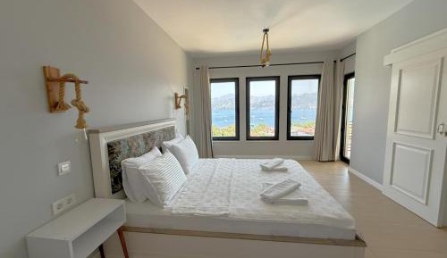 Deluxe Triple Room with Sea View