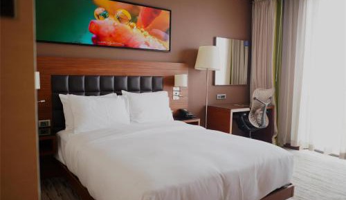 Queen Room - Mobility Access with Black Sea View