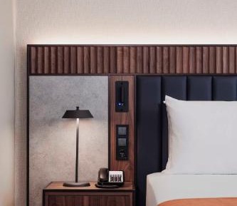 Deluxe Queen Room with Balcony