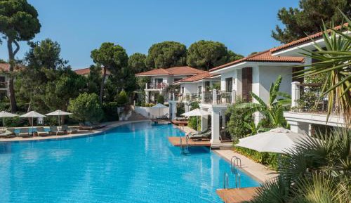 Lake House Suite Swim Up Garden View
