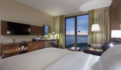 Deluxe King Room with Black Sea View