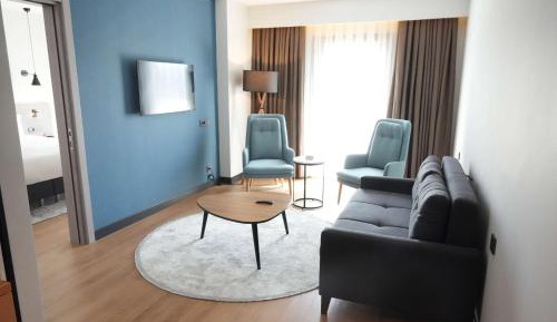 Junior Suite - Partial Sea View