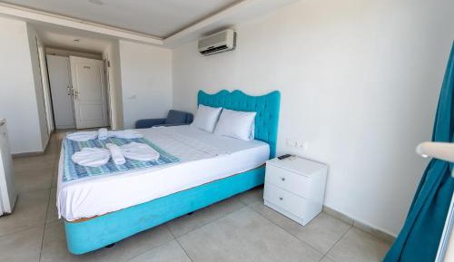 Deluxe Suite with Sea View