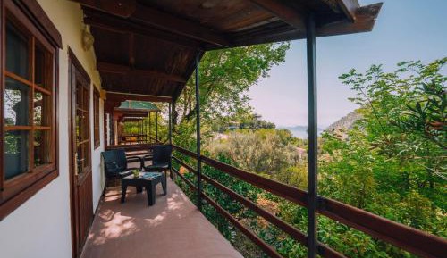 Deluxe Double Room with Balcony and Sea View