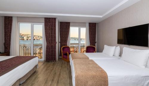 Superior Family Room with Bosphorus View