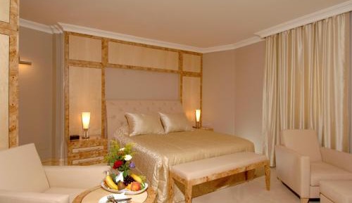 Corner Room with Spa Bath