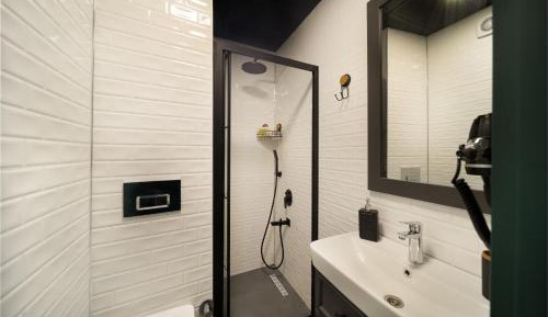 Double or Twin Room - No Window