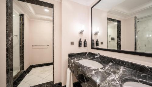 Deluxe Suite with Sea View