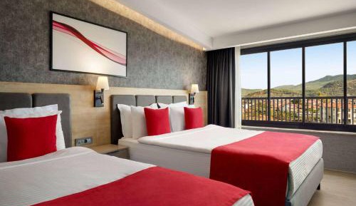 Standard Room with Balcony and Twin Bed - Land Side