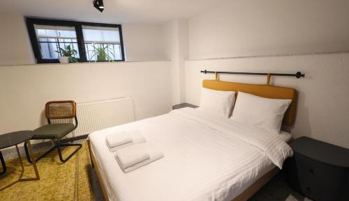 Deluxe Queen Suite