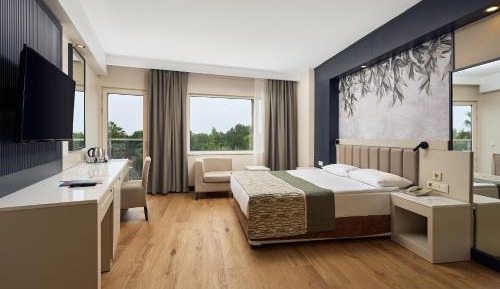Double or Twin Room with Partial Sea View