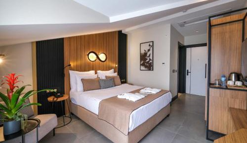 Connecting Suite with One King Bed and Two Twin Beds