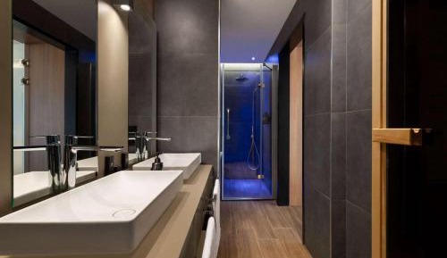 Junior King Suite with City View