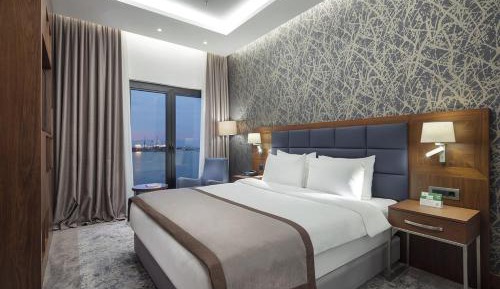 King Suite with Sea View - Non-Smoking
