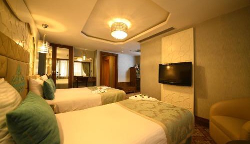 Deluxe Family Room
