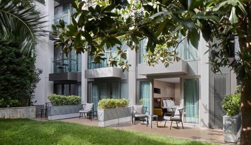 Suite with Garden View