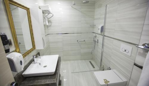 Deluxe Double Room with Side Sea View