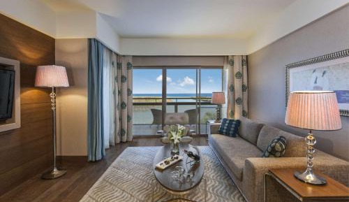 King Corner Suite Swim-up with Sea View