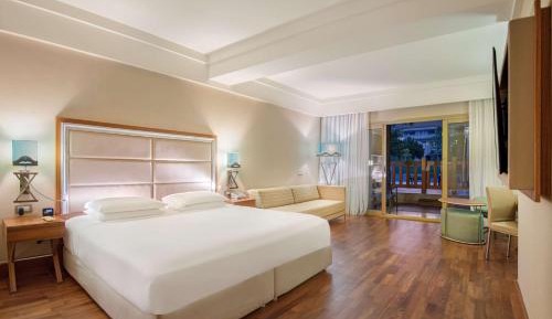 Deluxe Family Room with Pool View