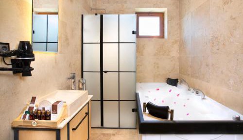 Suite with Hot Tub