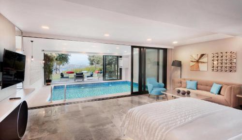 Indoor Grand Pool Suite, 1 Bedroom Suite, 1 King, Sea view