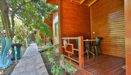 Bungalow (2 Adults + 1 Child)